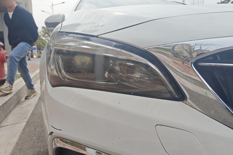 Used Buick Verano 2019 Sedan 20T Dual-Clutch Leading Model Right Front Headlight