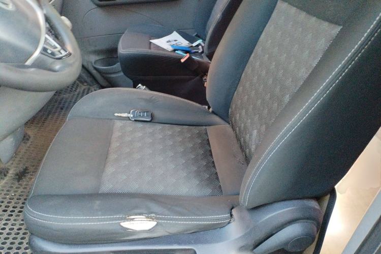 Used SAIC MAXUS Xintu V80 2019 2.5T Classic Version 6-Speed Manual – Aoyuntong Modified Long Wheelbase Mid-Height 7-Seater