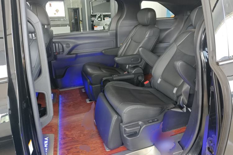 Used Toyota SIENNA 2023 2.5L Hybrid Deluxe Edition
