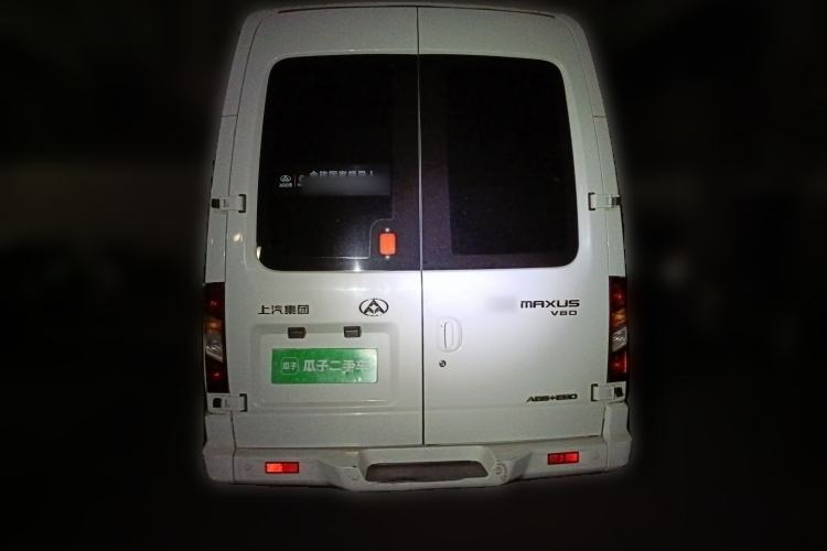 Used SAIC MAXUS Xintu V80 2017 2.5T 5-Speed Manual Aoyuntong National V Standard Long Wheelbase High-Roof 6-10 Seater Rear