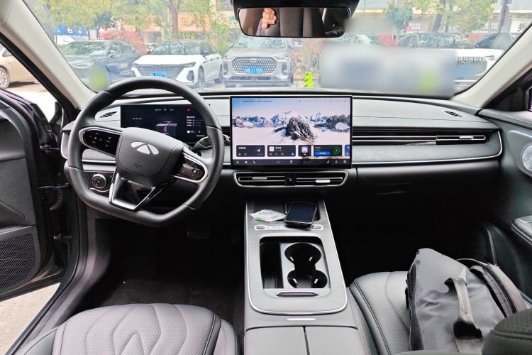 Used Fengyun A8L 2025 1.5 TGDI 145 km Luxury Version Center Console