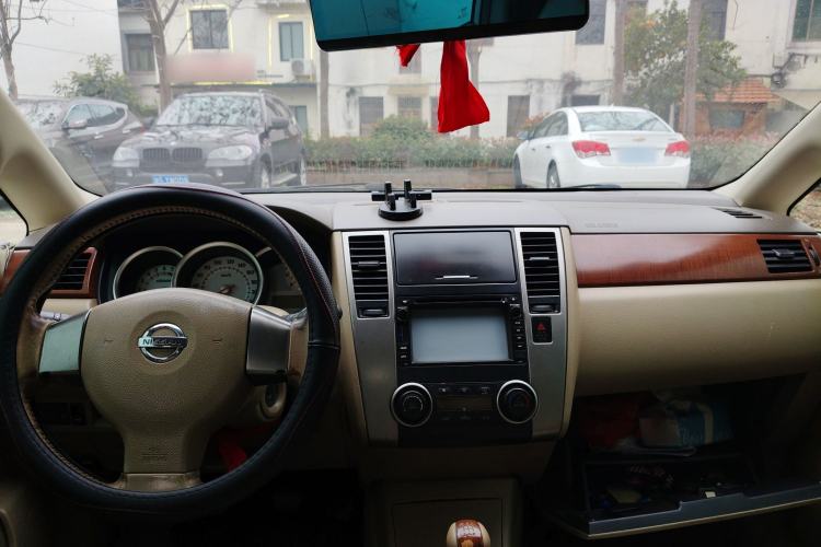 Used Nissan Tiida Sedan 2008 1.6L Manual Smart Version Center Console