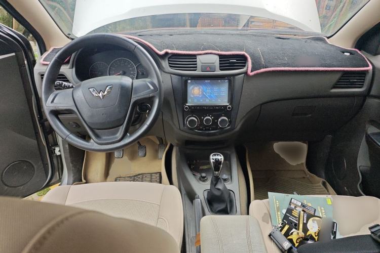 Used Wuling Hongguang 2014 1.5L S Standard Version
