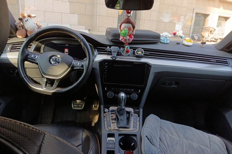 Used Volkswagen FAW-Volkswagen CC 2019 380TSI Glamour Edition China V Standard Center Console