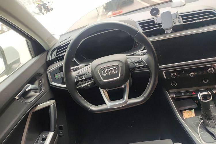 Used Audi Q3 2022 35 TFSI Fashionable and Elegant Model Steering Wheel