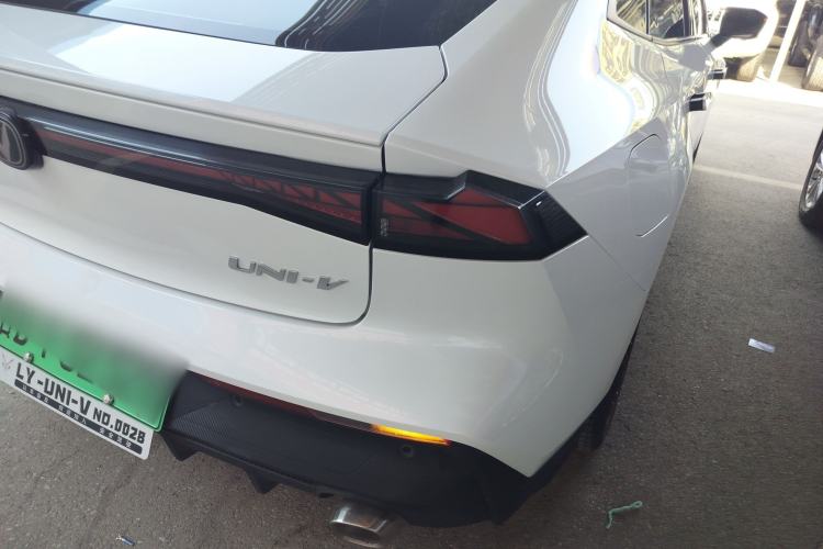 Used Changan UNI-V iDD 2023 ZhiDian iDD 1.5T 113km Smart & Fun Version
