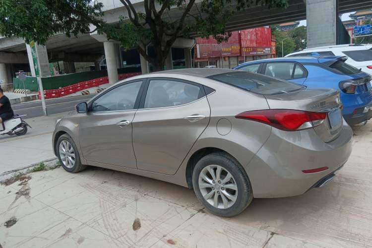 Used Hyundai Elantra (5th Generation / Langdong) 2016 1.6L Automatic Smart Version