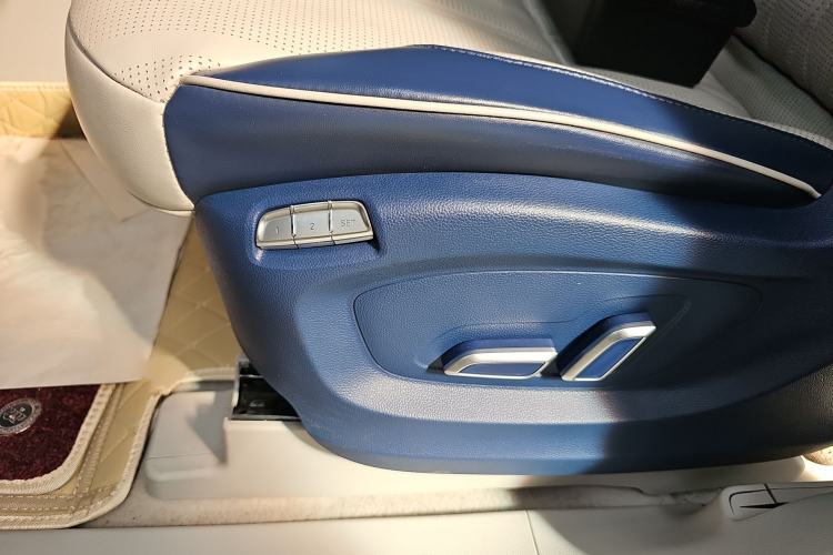 Used Roewe iMAX8 2021 400TGI Supreme Series Ultimate Edition
