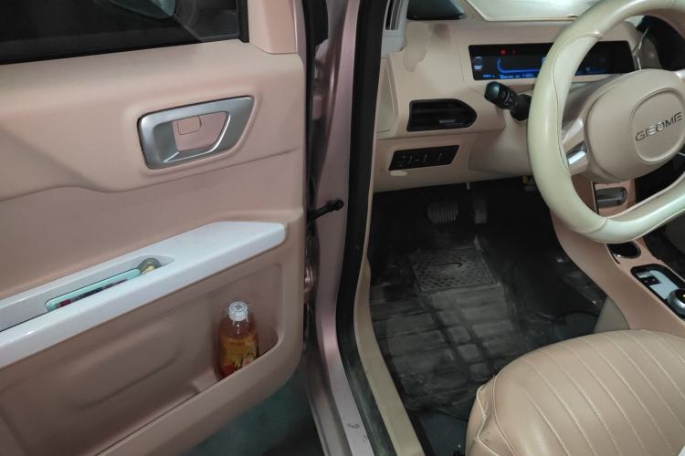 Used Geely Galaxy Panda 2023 Panda Mini 200km Endurance Bear Driver Seat