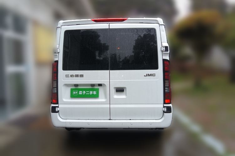 Used JMC Fushun 2023 2.0T Automatic Short-Wheelbase Low-Roof Commercial Van 2/3 Seats with Dual-Opening Tailgate