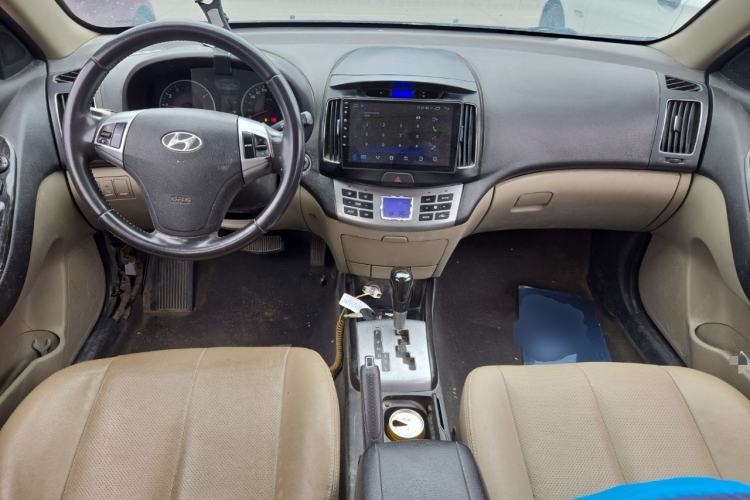 Used Hyundai Celesta 2011 1.6L Automatic Luxury Version Center Console