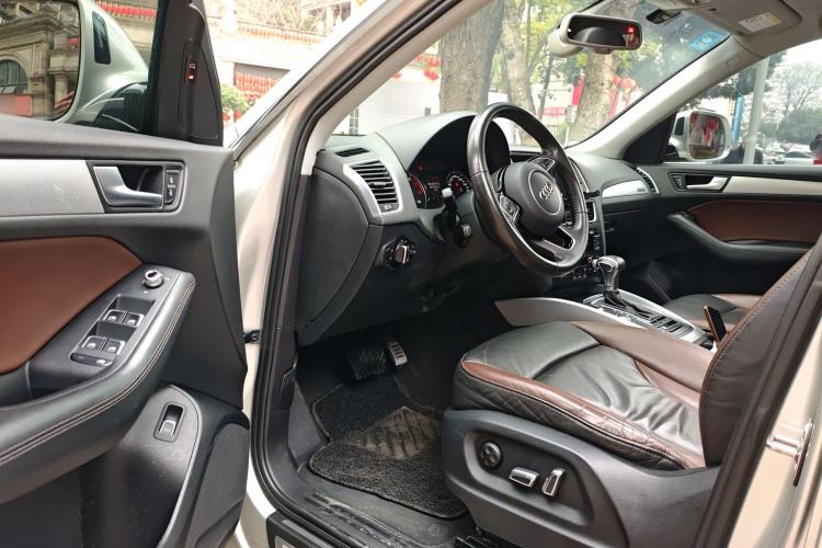 Used Audi Q5 2017 Plus 40 TFSI Technology Model Driver Seat