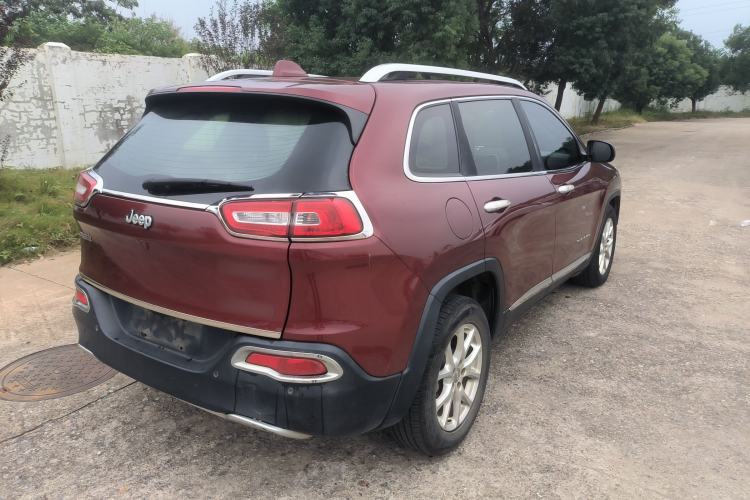 Used Jeep Cherokee 2017 2.0L Superior Edition
