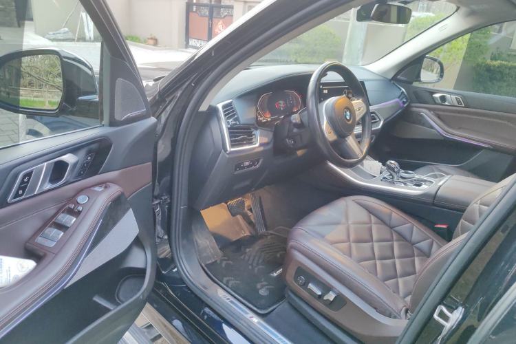 Used BMW X5 2022 xDrive 30Li Luxury M Sport Package
