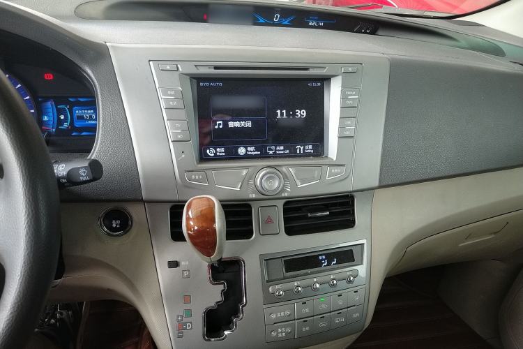 Used BYD M6 2015 2.4L Automatic Prestige Edition
