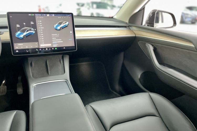 Used Tesla Model Y 2021 Long-Range All-Wheel-Drive Version 3D7