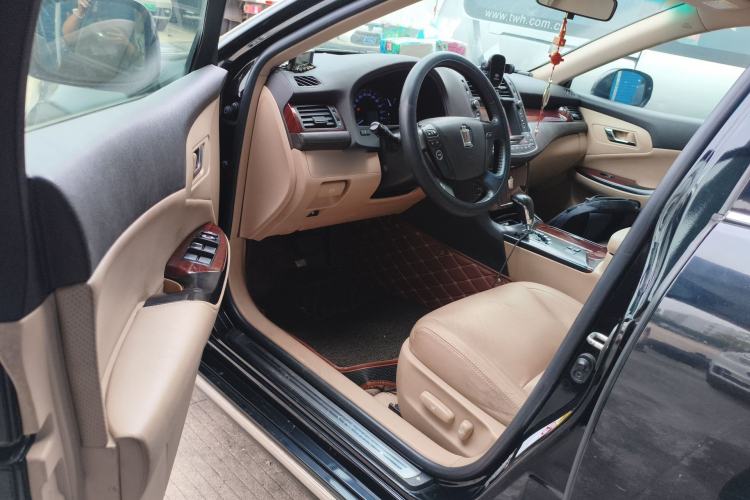 Used Toyota Crown 2011 2.5L Royal Special Edition with Leather and Sunroof Driver Seat