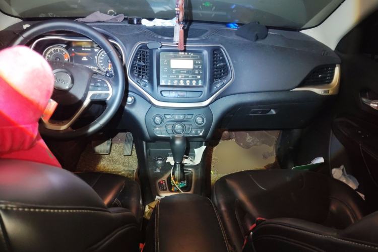 Used Jeep Cherokee 2016 2.4L Professional Smart Version Center Console