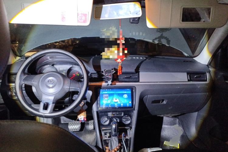 Used Volkswagen Bora 2014 1.6L Automatic Comfort Model Center Console