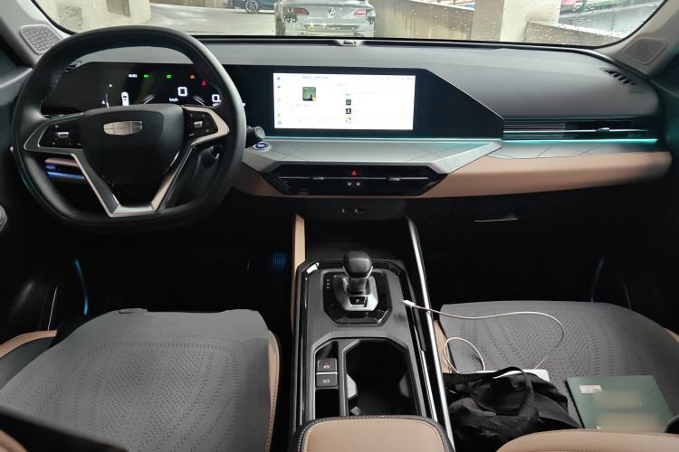 Used Geely Auto Haoyue PRO 2024 1.5T DCT Zongheng+ Center Console