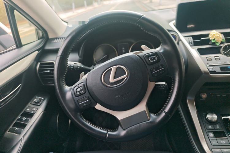 Used Lexus NX 2018 300h Front-Wheel-Drive FENGSHANG Version China V Emission Standard
