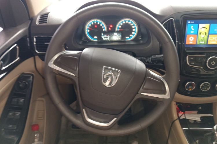 Used Baojun 730 2014 1.5L manual Comfort version 7 seats Steering Wheel