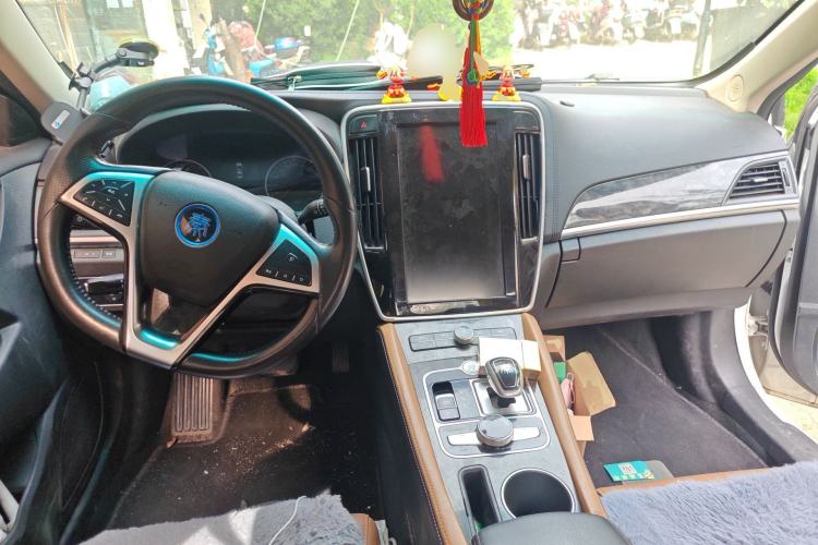 Used BYD Qin New Energy 2017 1.5T Luxury Model Center Console