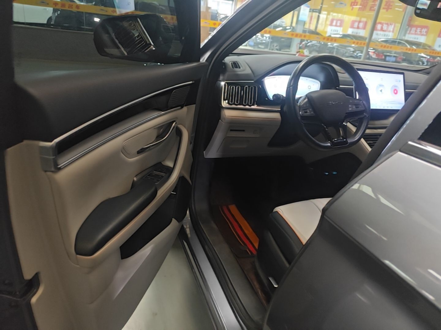 BYD Song PLUS New Energy 2024 HONOR Edition DM-i 110km Flagship Model — снимка 18