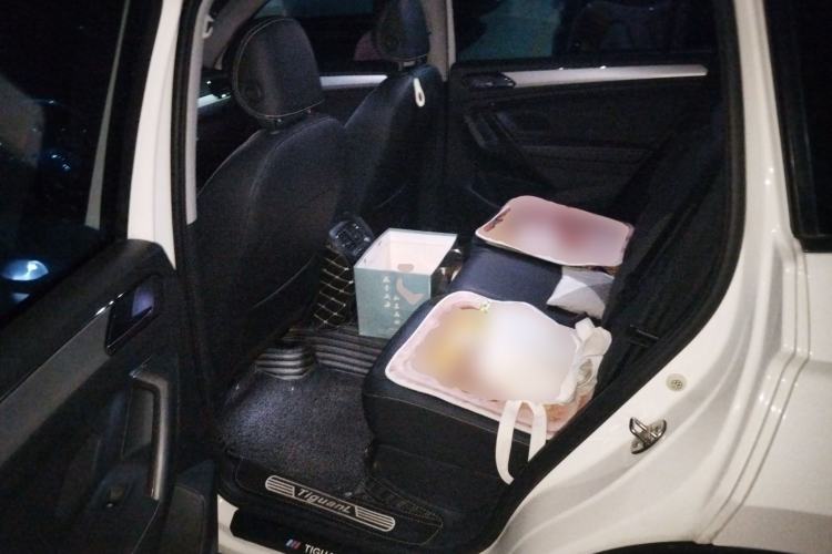 Used Volkswagen Tiguan L 2019 Updated Version 330TSI Automatic Two-Wheel Drive Panoramic Comfort Edition China VI Standard Left Rear Seat