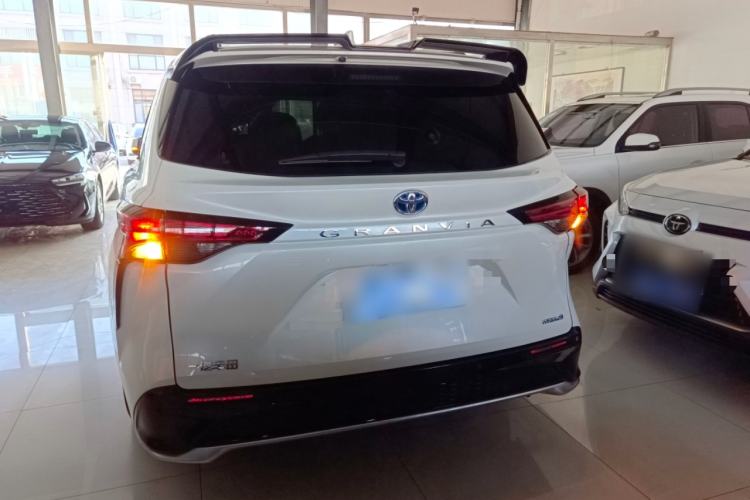 Used Toyota Granvia 2023 2.5L Hybrid Luxury Edition