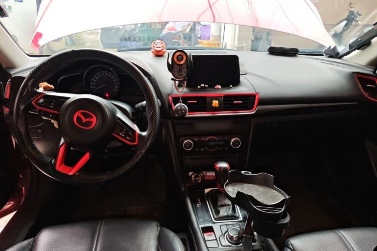 Used Mazda 3 Axela 2019 Cloud-Controlled Version Sedan 2.0L Automatic Luxury Trim China VI Standard Center Console