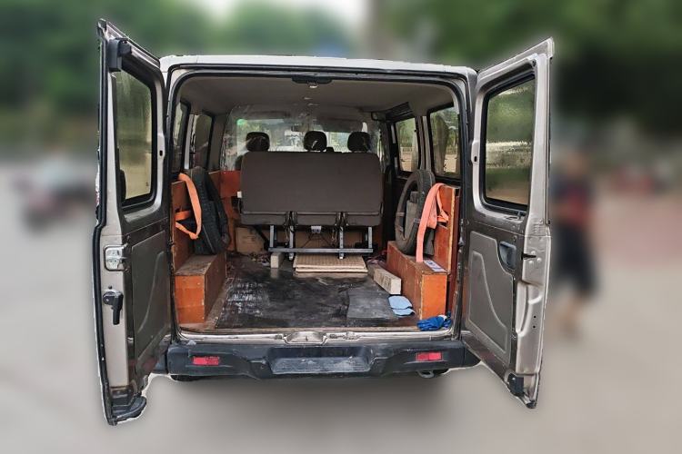 Used SAIC MAXUS Xintu V80 2017 2.5T 5-Speed Manual Aoyuntong National IV Short Wheelbase Ultra-Low Roof 5/6/10-Seater