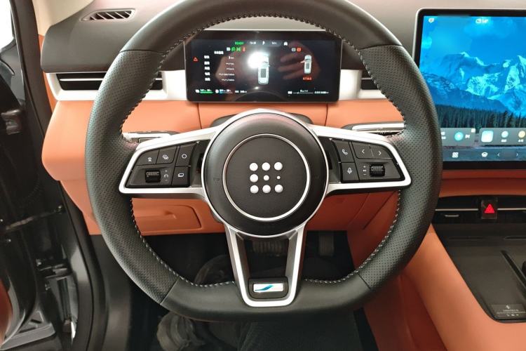 Used Landian E5 PLUS 2025 165 km Long-Range Version PLUS 7-Seater
