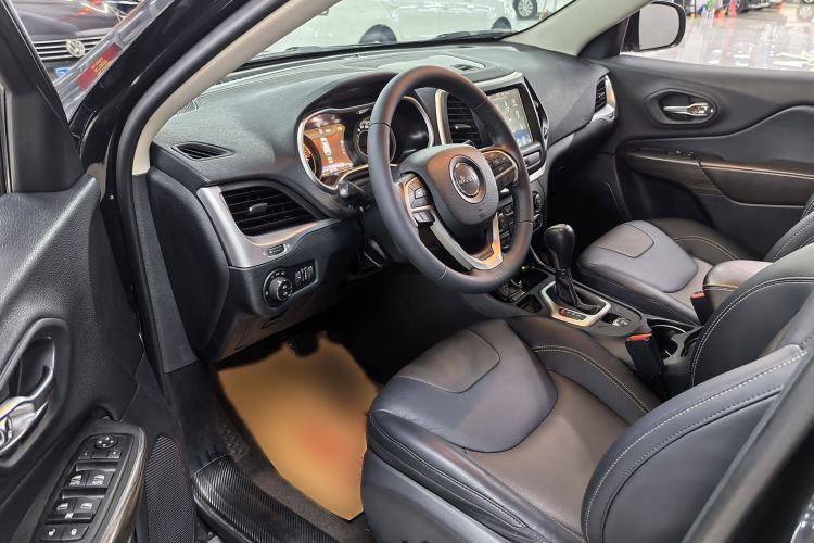 Used Jeep Cherokee 2017 2.0L Superior Edition