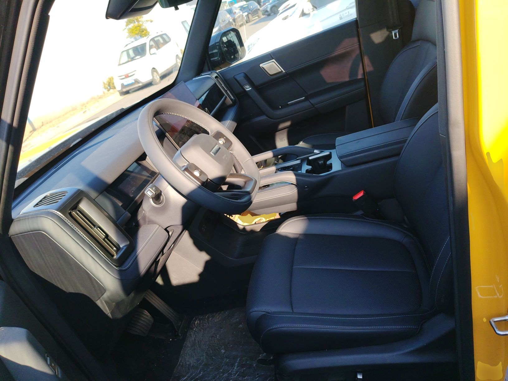 المقاعد الأمامية داخل السيارة