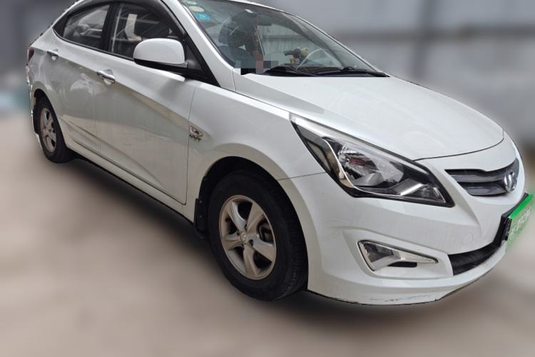 Used Hyundai Verna (older generation) 2014 1.4L Manual Smart GLS Trim Front Right 45 Deg