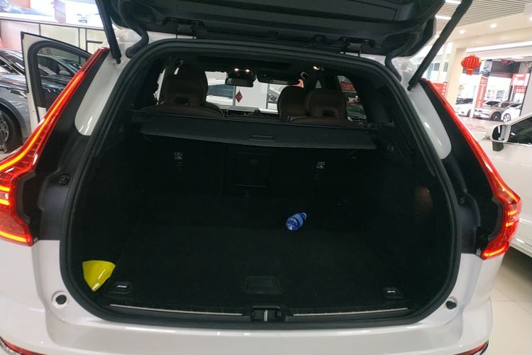 Used Volvo XC60 2021 T5 4x4 Smart Luxury Edition Trunk