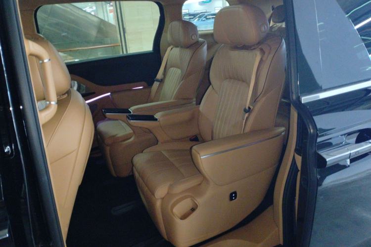 Used VOYAH Dream 2025 EV Four-Wheel Drive Flagship Kunpeng Edition
