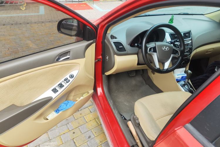 Used Hyundai Verna (older generation) 2010 Sedan 1.4L Automatic Luxury GLS Trim
