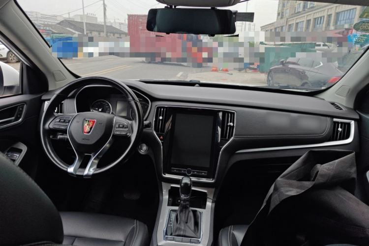 Used Roewe RX5 2019 20T Two-Wheel Drive Automatic 4G Connected Platinum Edition Center Console