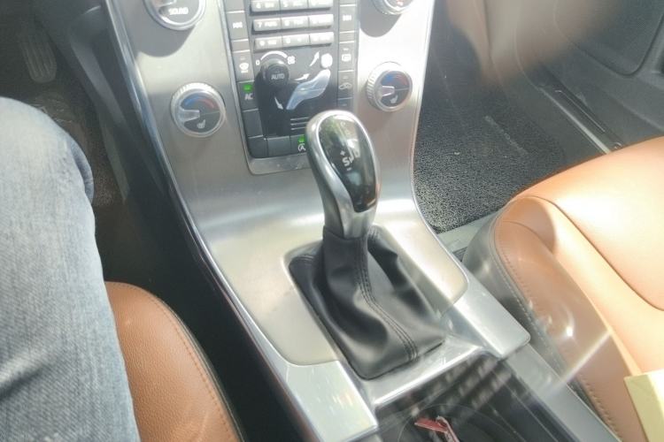 Used Volvo S60 2016 S60L T4 Zhiyuan Edition Gear Lever
