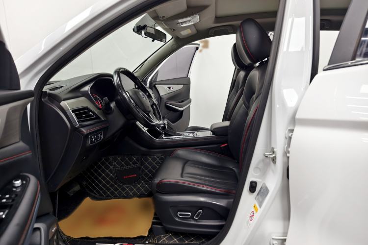 Used CHANGAN CS75 2018 280T Automatic Smart Edition China V-standard Interior 4