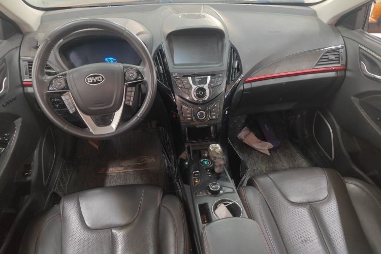 Used BYD Qin New Energy 2014 1.5T Cool Black Knight Flagship Model Center Console
