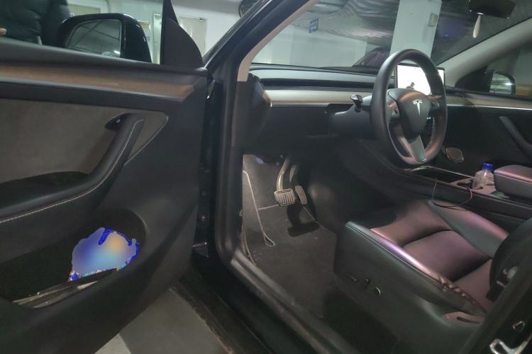 Used Tesla Model Y 2022 Long-Range All-Wheel-Drive Version
