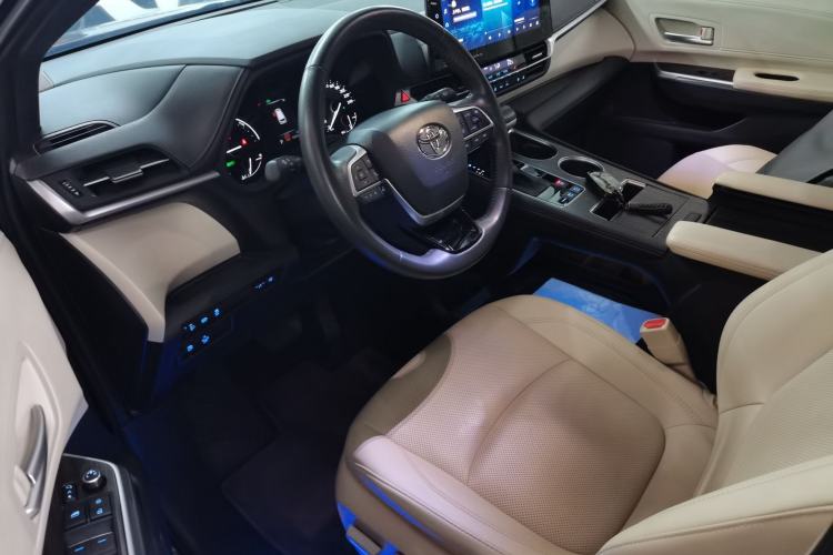 Used Toyota SIENNA 2021 2.5L Hybrid Premium Edition Driver Seat
