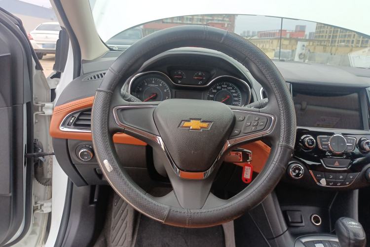 Used Chevrolet Cruze 2015 1.5L Automatic Luxury Edition Steering Wheel