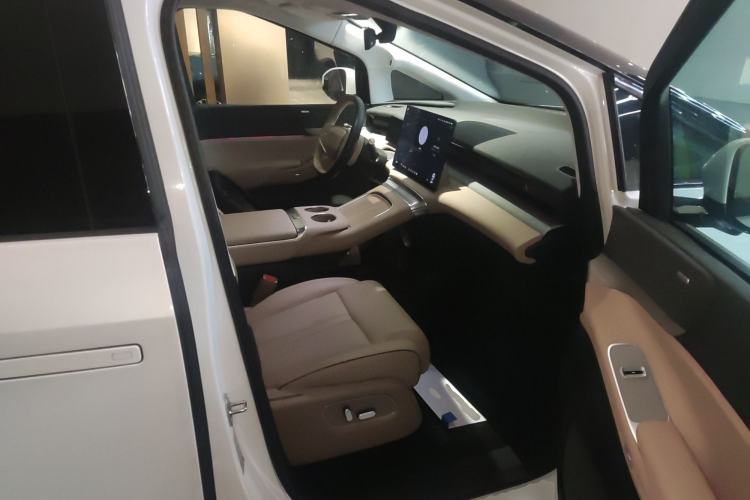 Used XPeng X9 2024 640 All-Wheel Drive High-Performance Max
