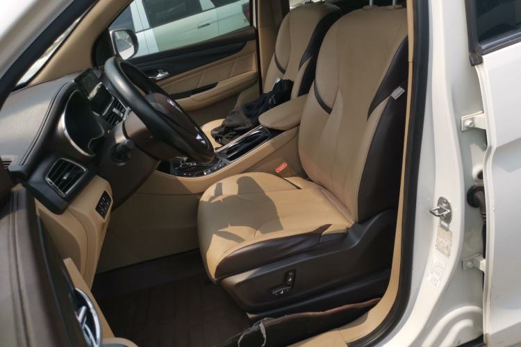 Used Baojun 730 2017 1.8L iAMT Prestige Version 7 Seats Left Front Seat