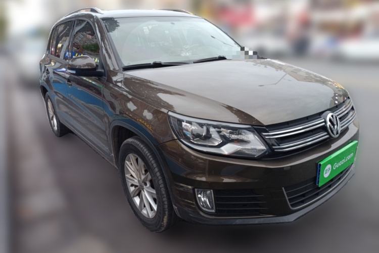 Used Volkswagen Tiguan 2015 1.8TSI Manual Two-Wheel-Drive Limited Edition Front Right 45 Deg