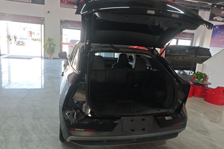 Used Venucia V 2022 260T Black Horse Edition · Idol Trunk